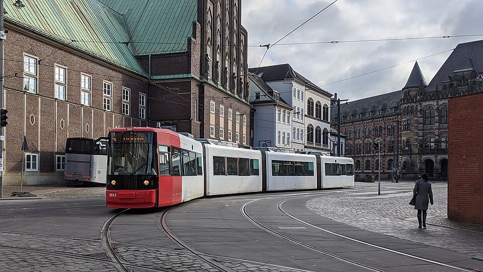 Bild einer Tram an der Domsheide